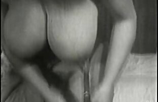 कैमरे पर ब्लैक मैन दिखाता है कि कैसे उसने गुरुत्वाकर्षण हिंदी में फुल सेक्स मूवी के साथ ढक्कन को स्ट्रोक किया