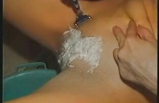 एक आदमी बिस्तर में एक गोरा के सनी लियोन सेक्सी फुल मूवी वीडियो मुंह भरता है