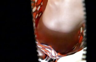 एक नग्न लड़की के शरीर हिंदी में फुल सेक्सी फिल्म की मालिश करें और उसकी नरम त्वचा पर तेल रगड़ें